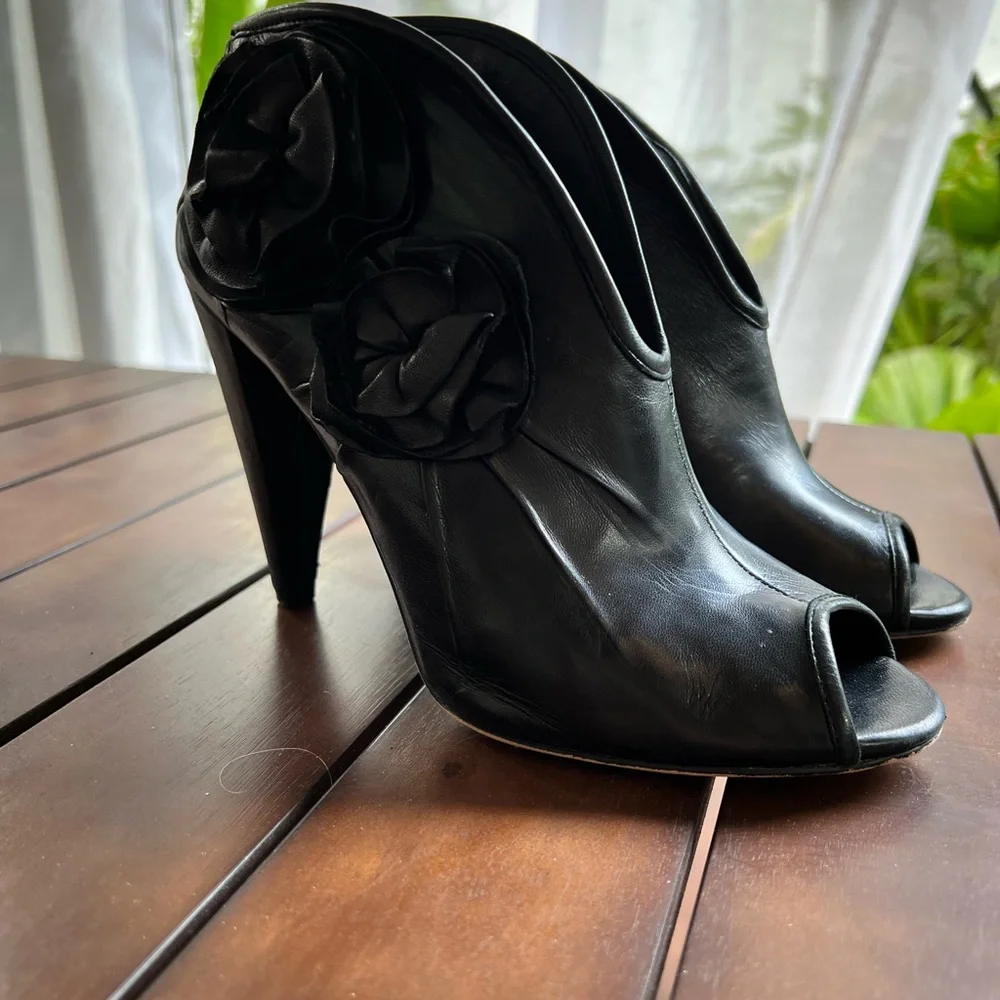 Vince Camuto leather bootie with peep toe